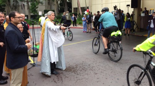 The 12th annual Blessing of the Bicycles hosted by the Good Samaritan Hospital saw a large number of participants and a new recipient of the Golden Spoke Award. Image: Joe Linton/Streetblog LA.